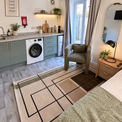 Room 1, private kitchen