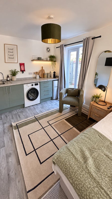 Room 1, private kitchen